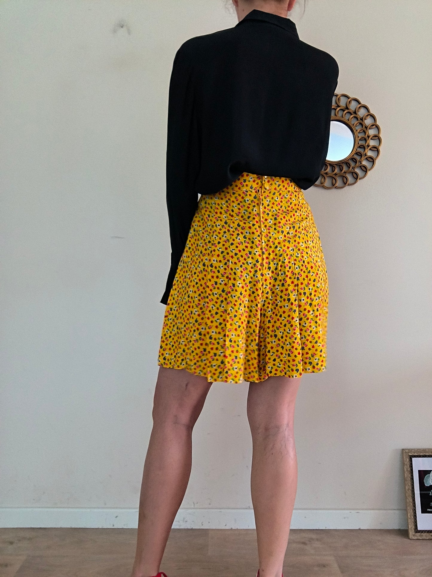 Bermuda giallo vintage in cotone con fiorellini