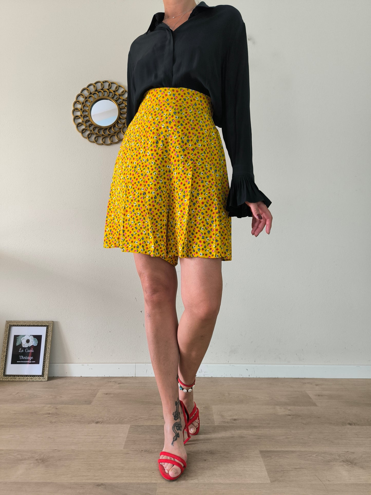 Bermuda giallo vintage in cotone con fiorellini