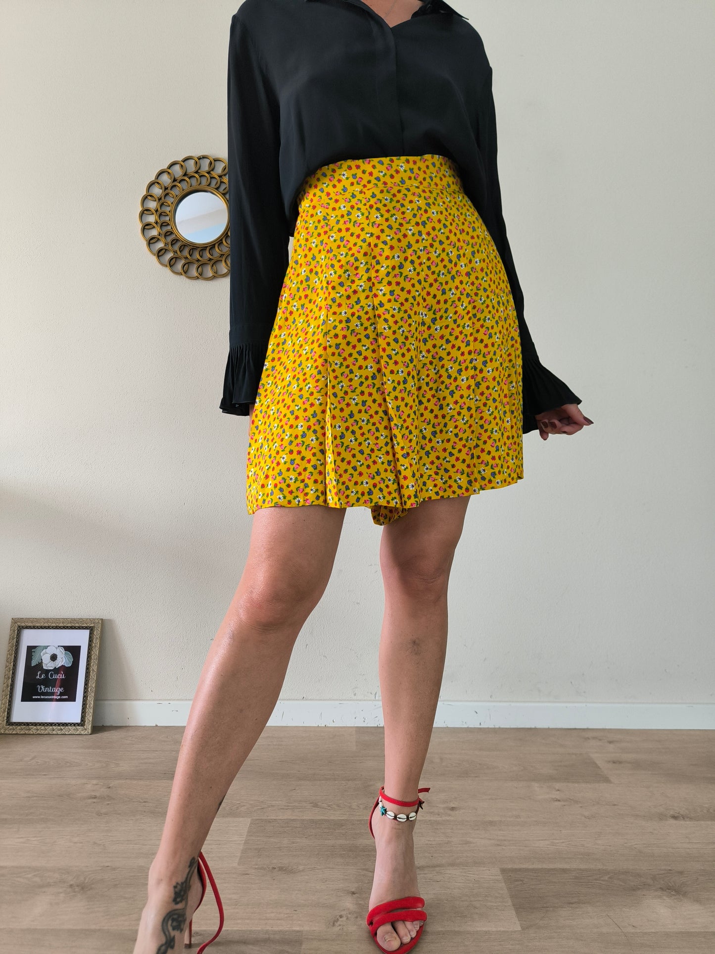 Bermuda giallo vintage in cotone con fiorellini