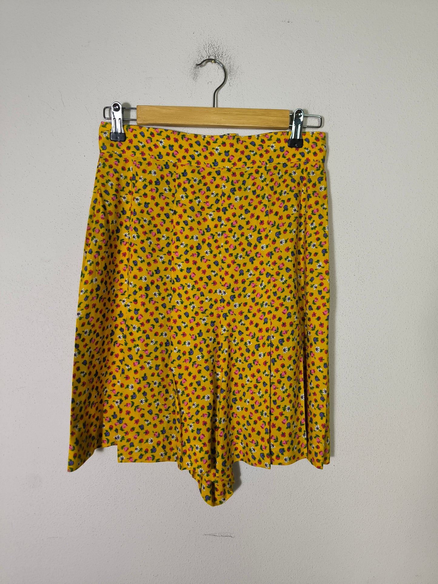 Bermuda giallo vintage in cotone con fiorellini