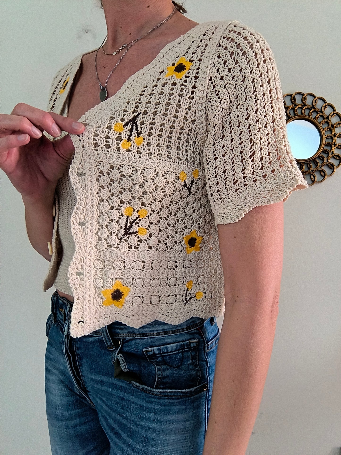 Giacchino crochet con fiori gialli