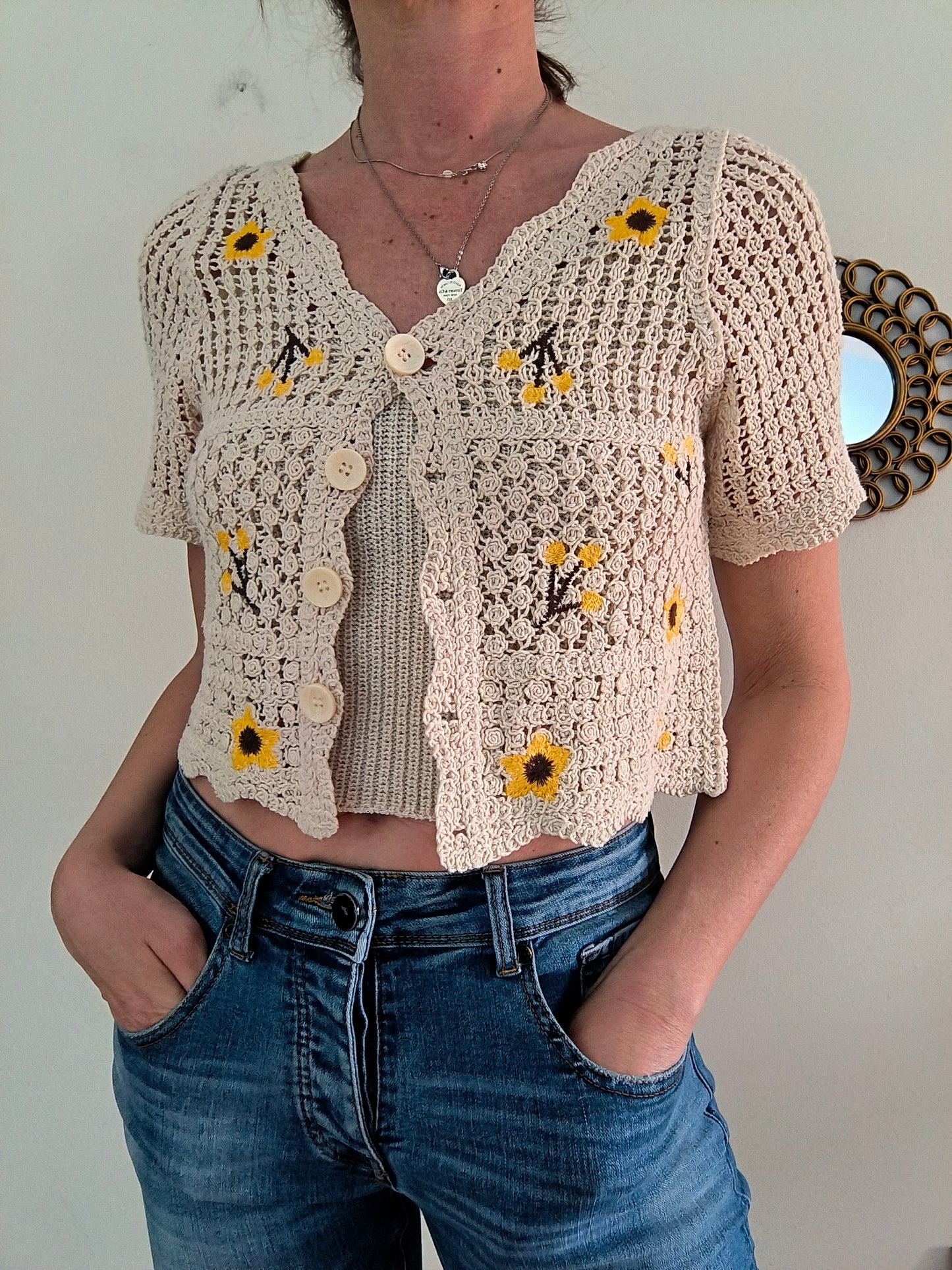 Giacchino crochet con fiori gialli