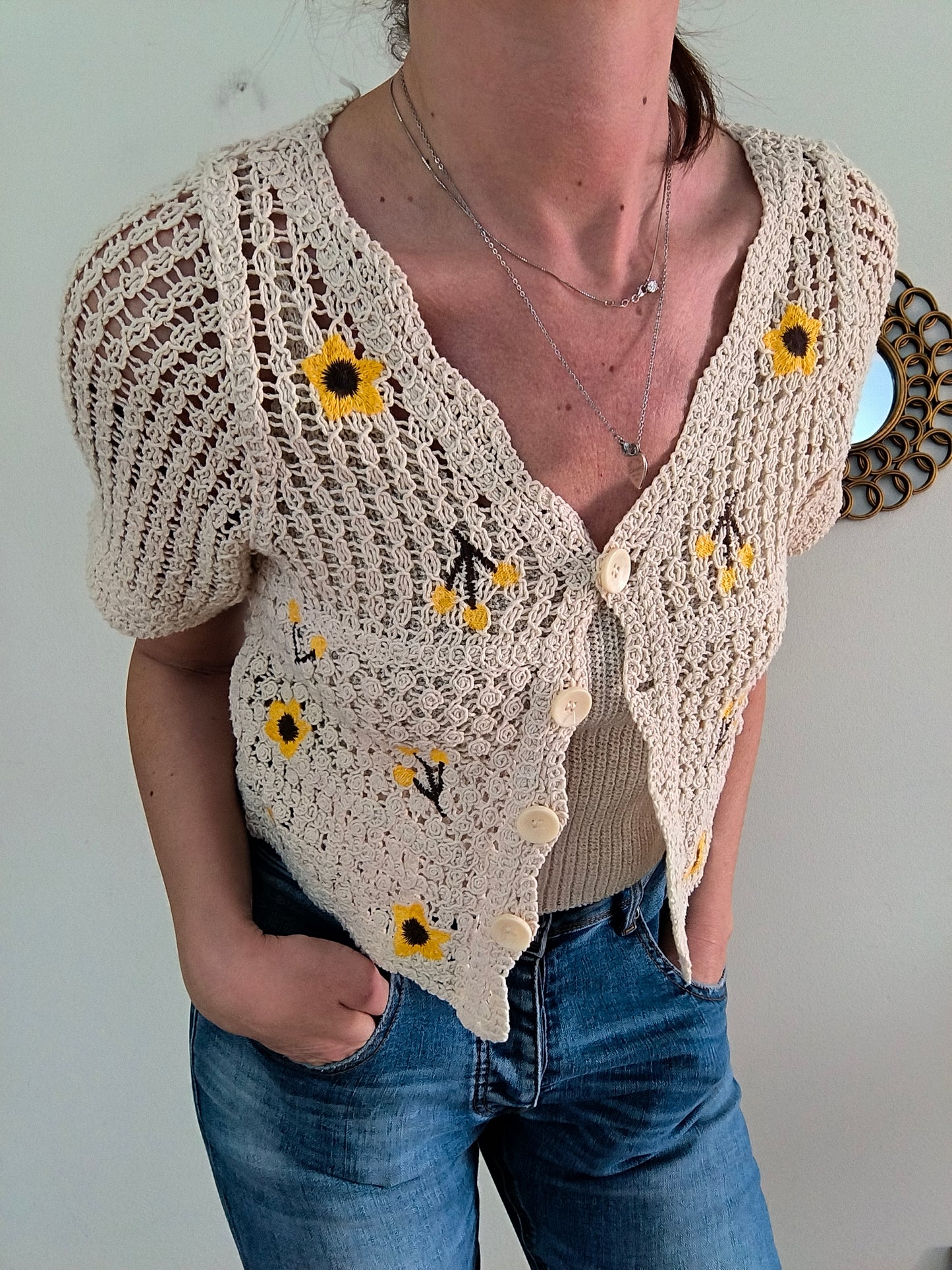 Giacchino crochet con fiori gialli