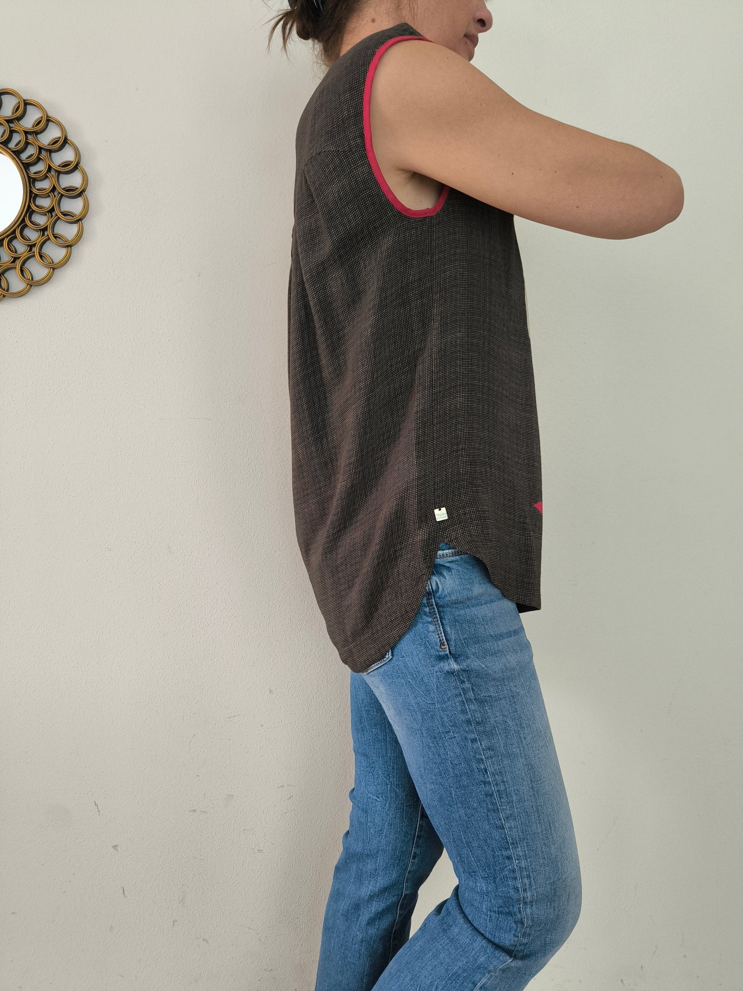 Blusa Manila Grace marrone con fantasia rossa centrale One size