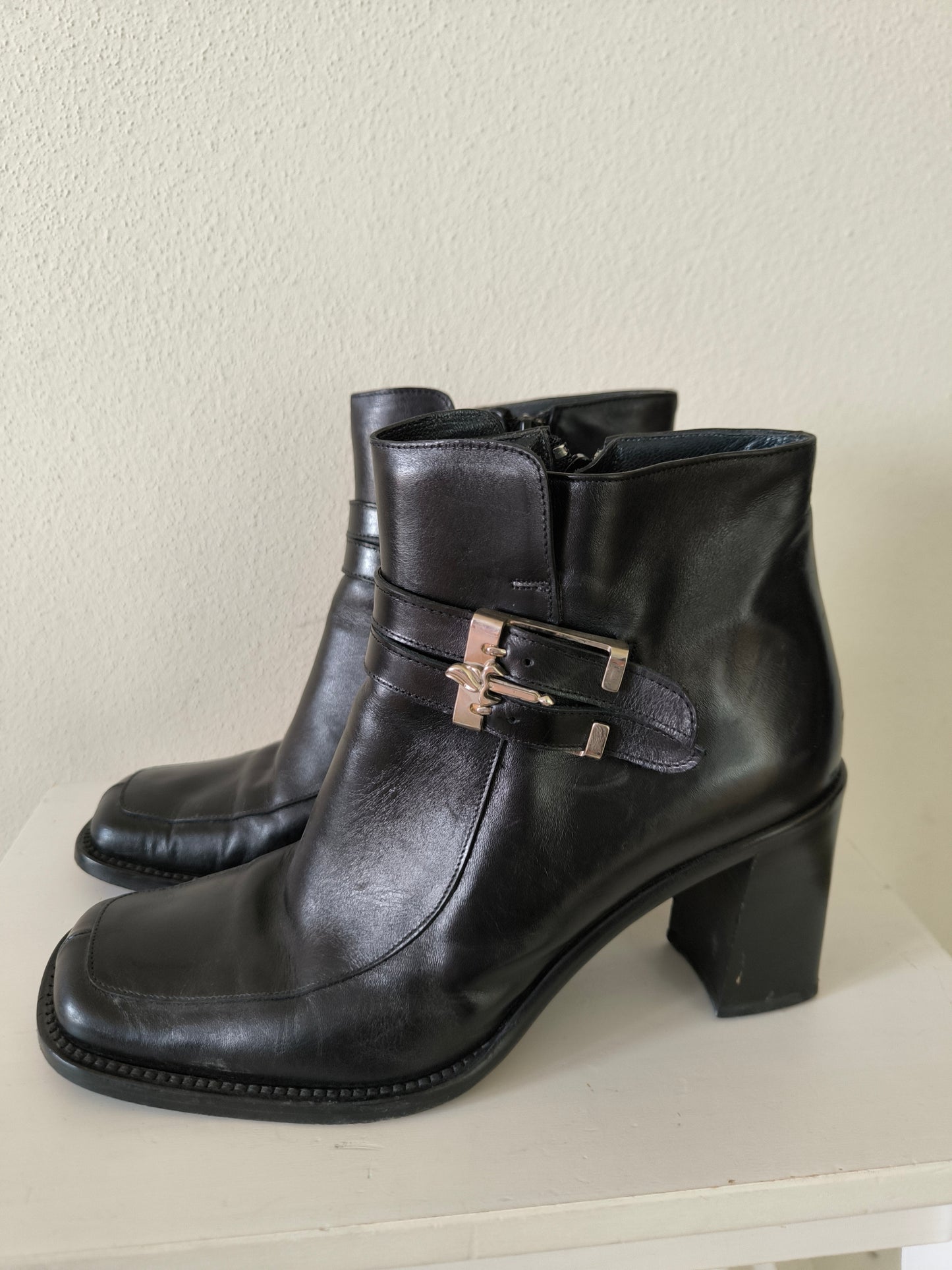 Tronchetto in pelle nero Cesare Paciotti n. 39,5