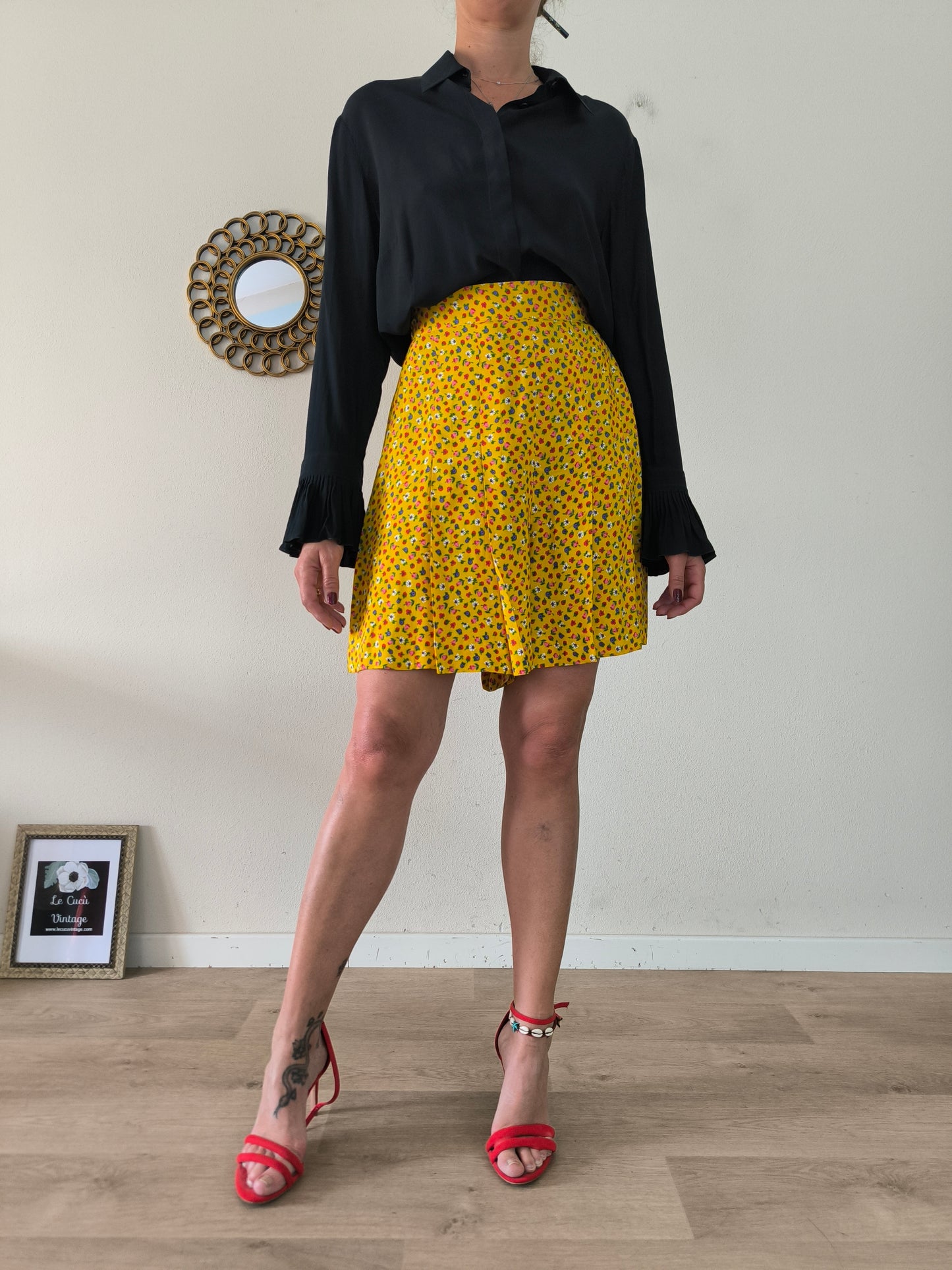 Bermuda giallo vintage in cotone con fiorellini