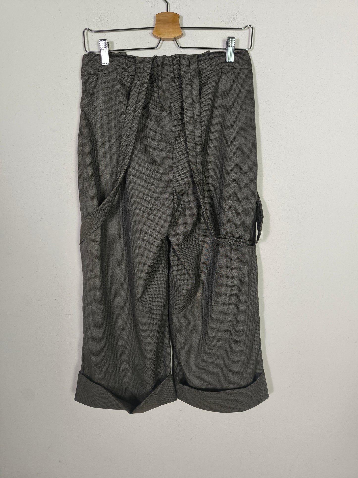 Pantalone Cropped con bretelle