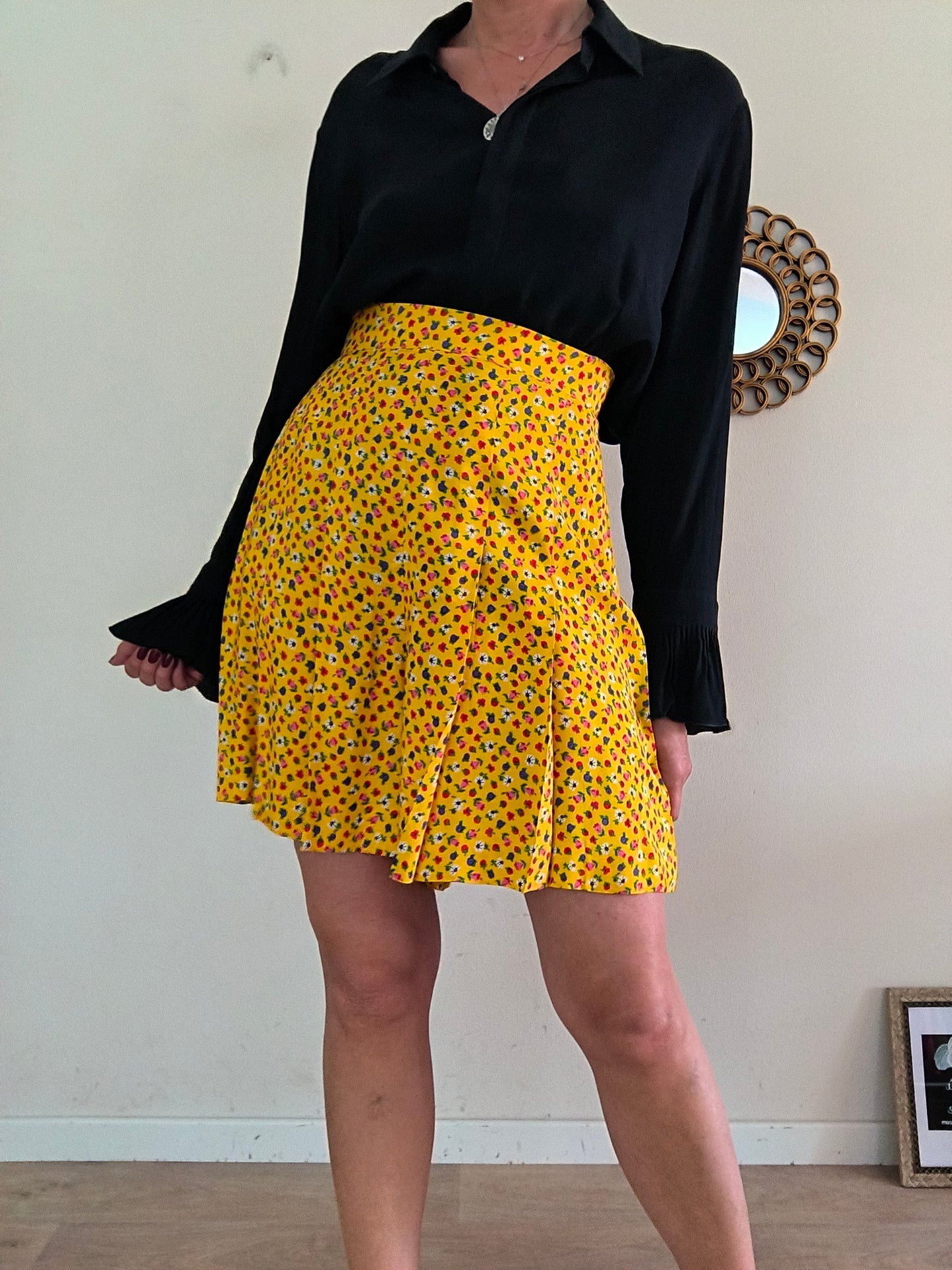 Bermuda giallo vintage in cotone con fiorellini
