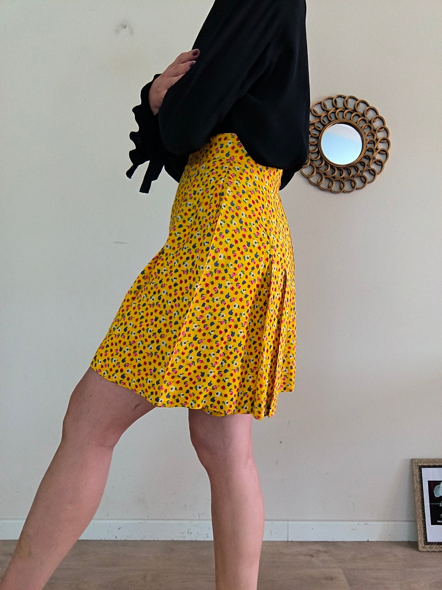Bermuda giallo vintage in cotone con fiorellini