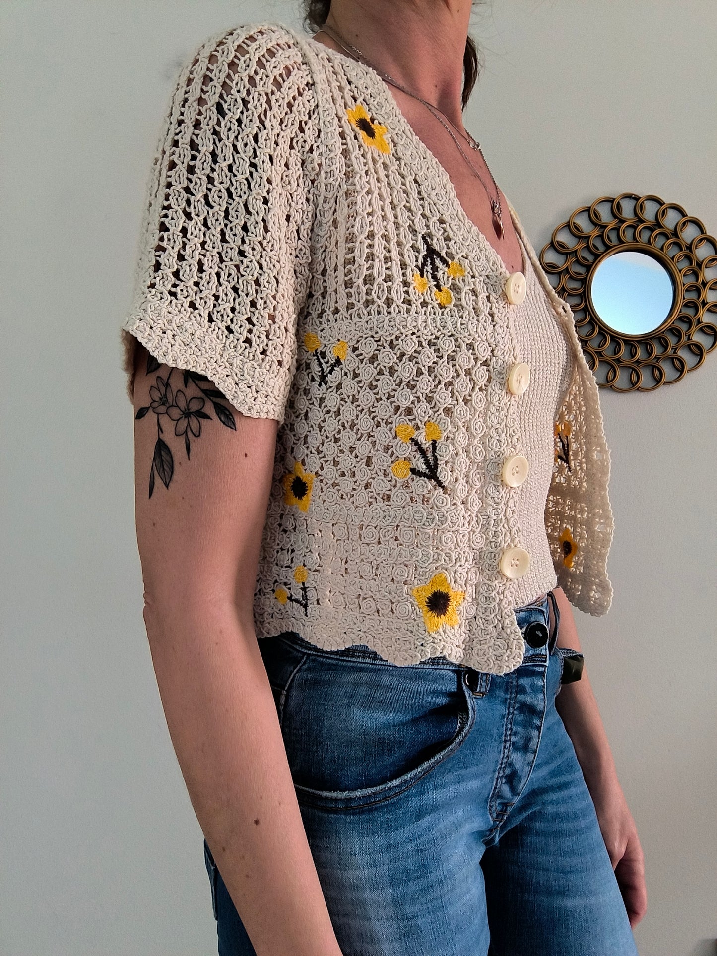 Giacchino crochet con fiori gialli