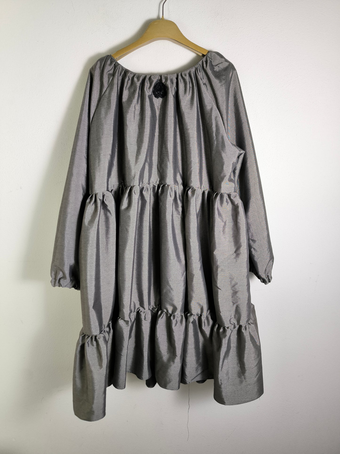 Abito sartoriale Doll's dress grigio a balze
