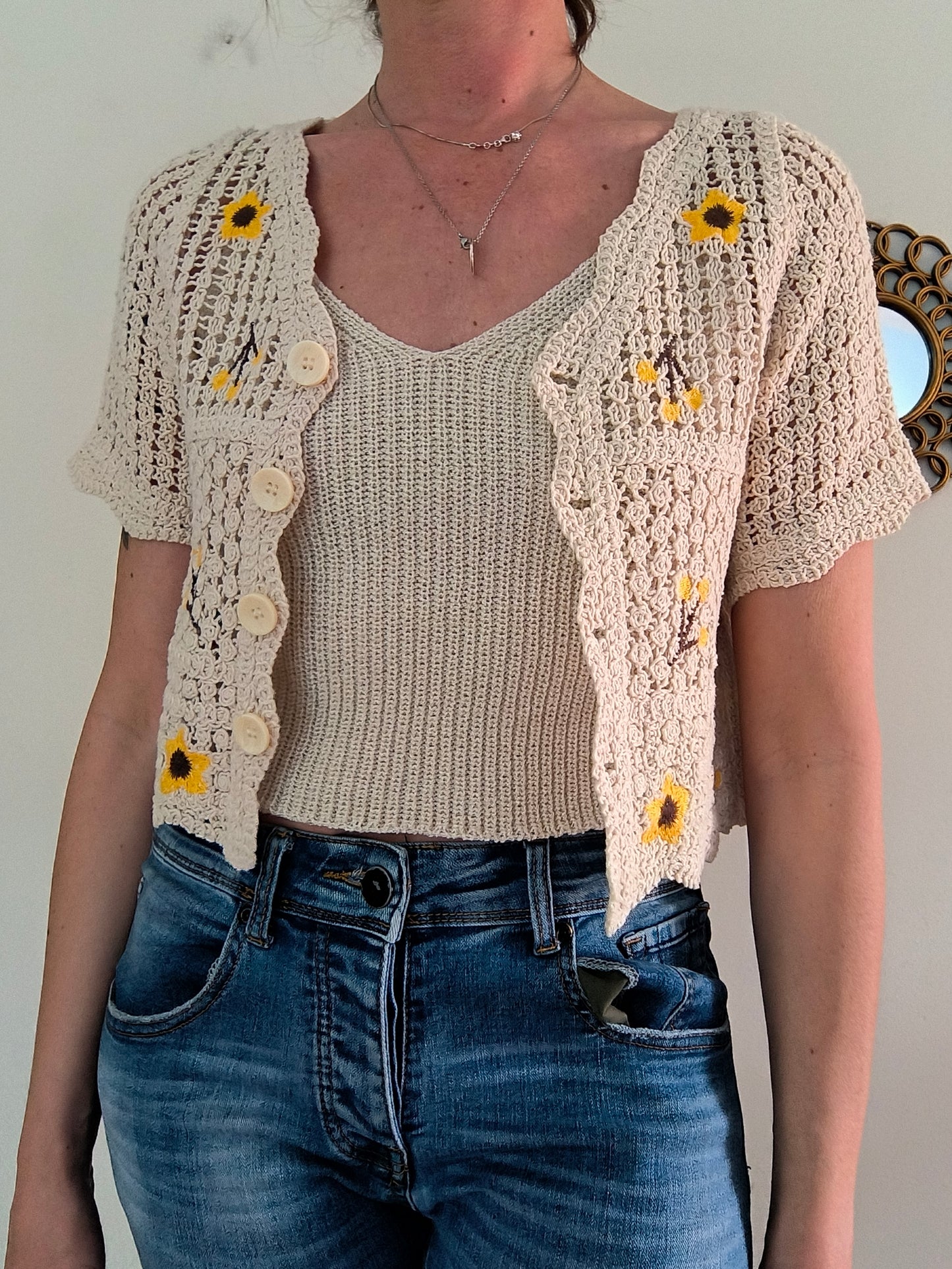 Giacchino crochet con fiori gialli