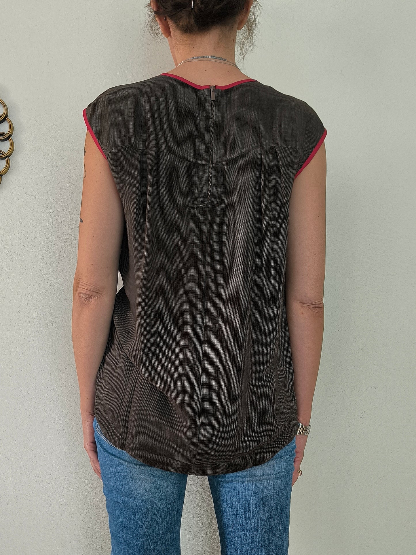 Blusa Manila Grace marrone con fantasia rossa centrale One size