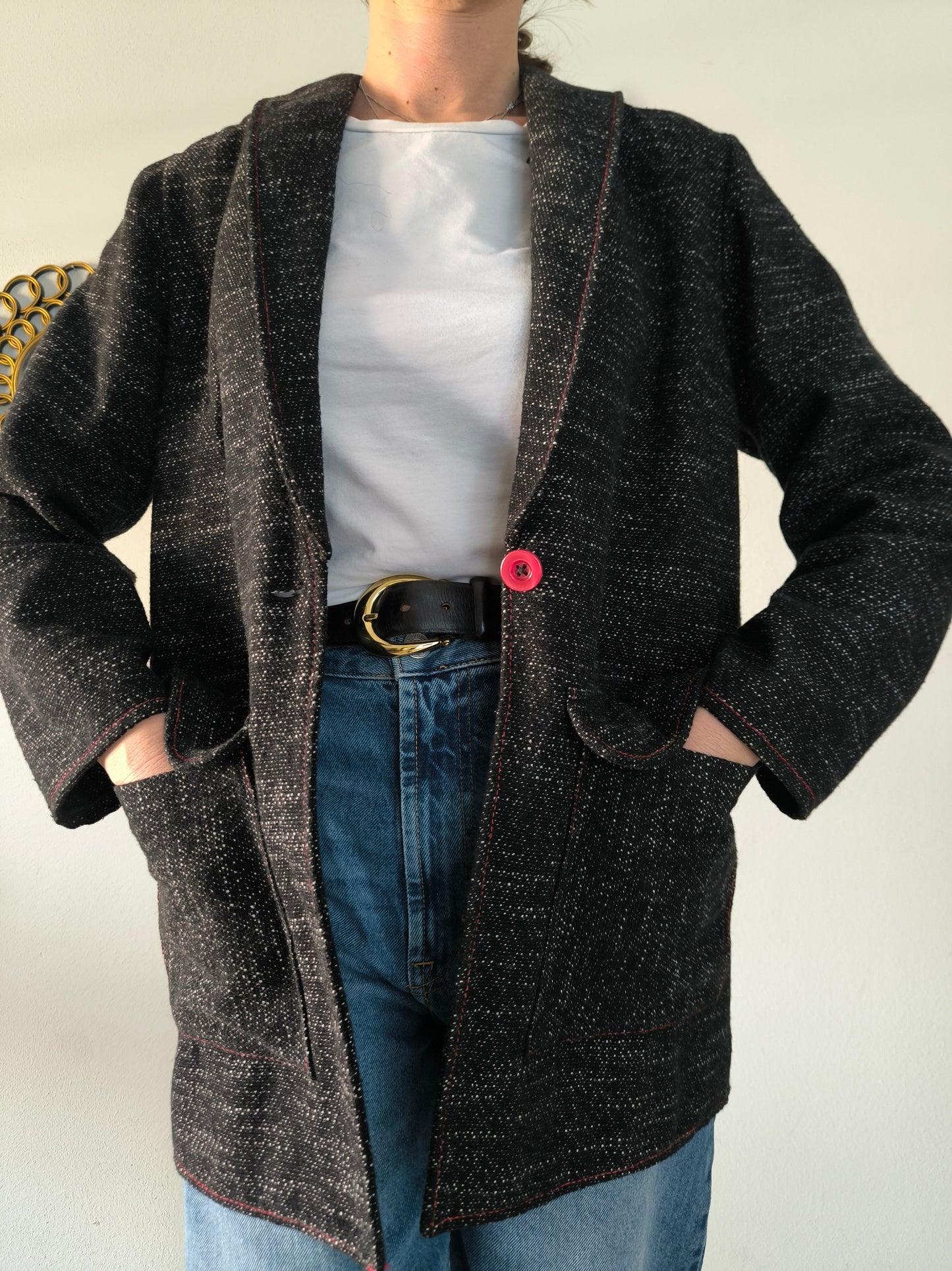 Blazer morbido antracite con cuciture in rosso