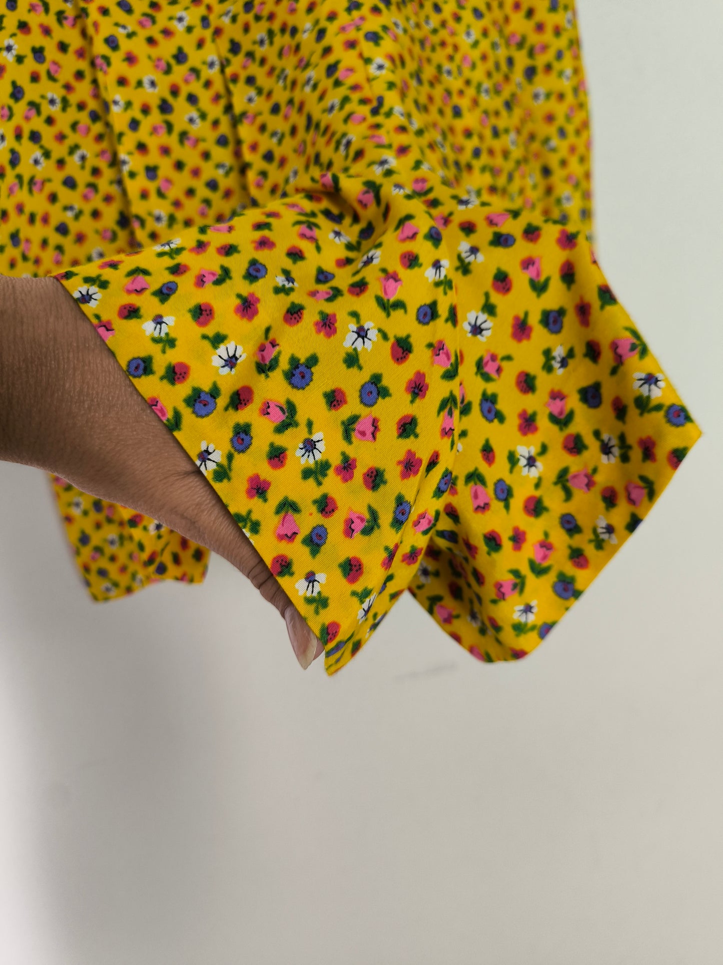 Bermuda giallo vintage in cotone con fiorellini