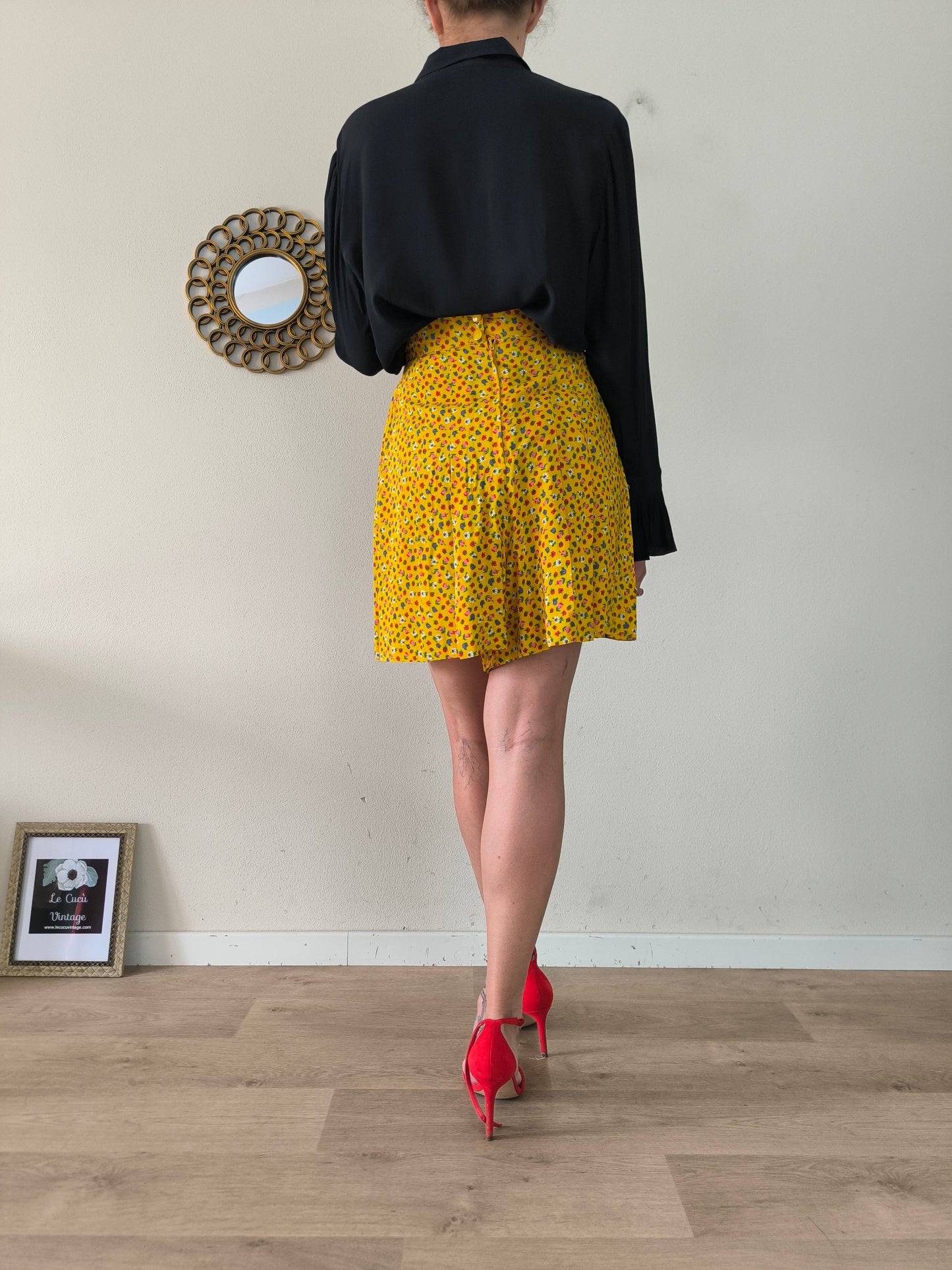 Bermuda giallo vintage in cotone con fiorellini