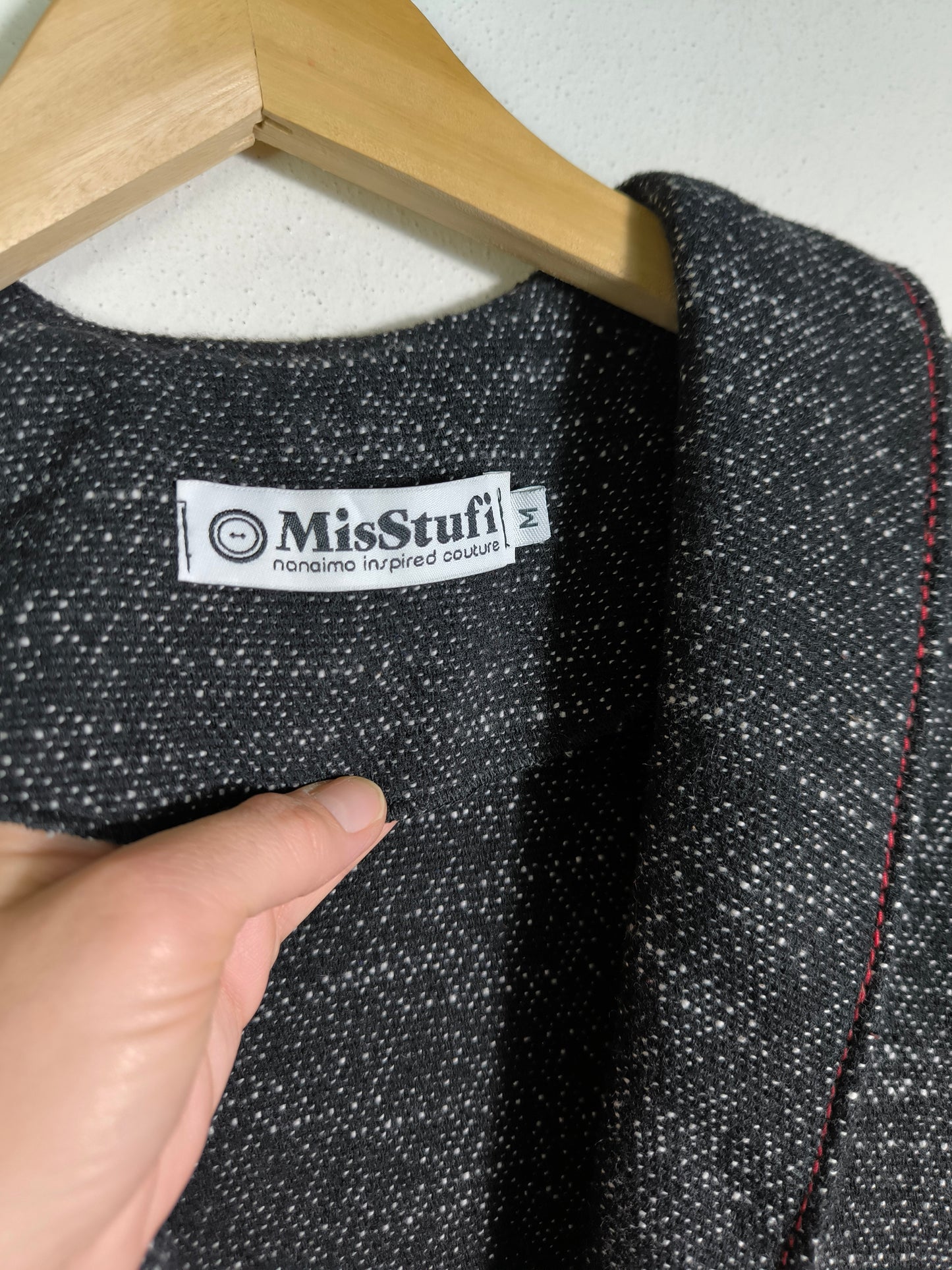 Blazer morbido antracite con cuciture in rosso