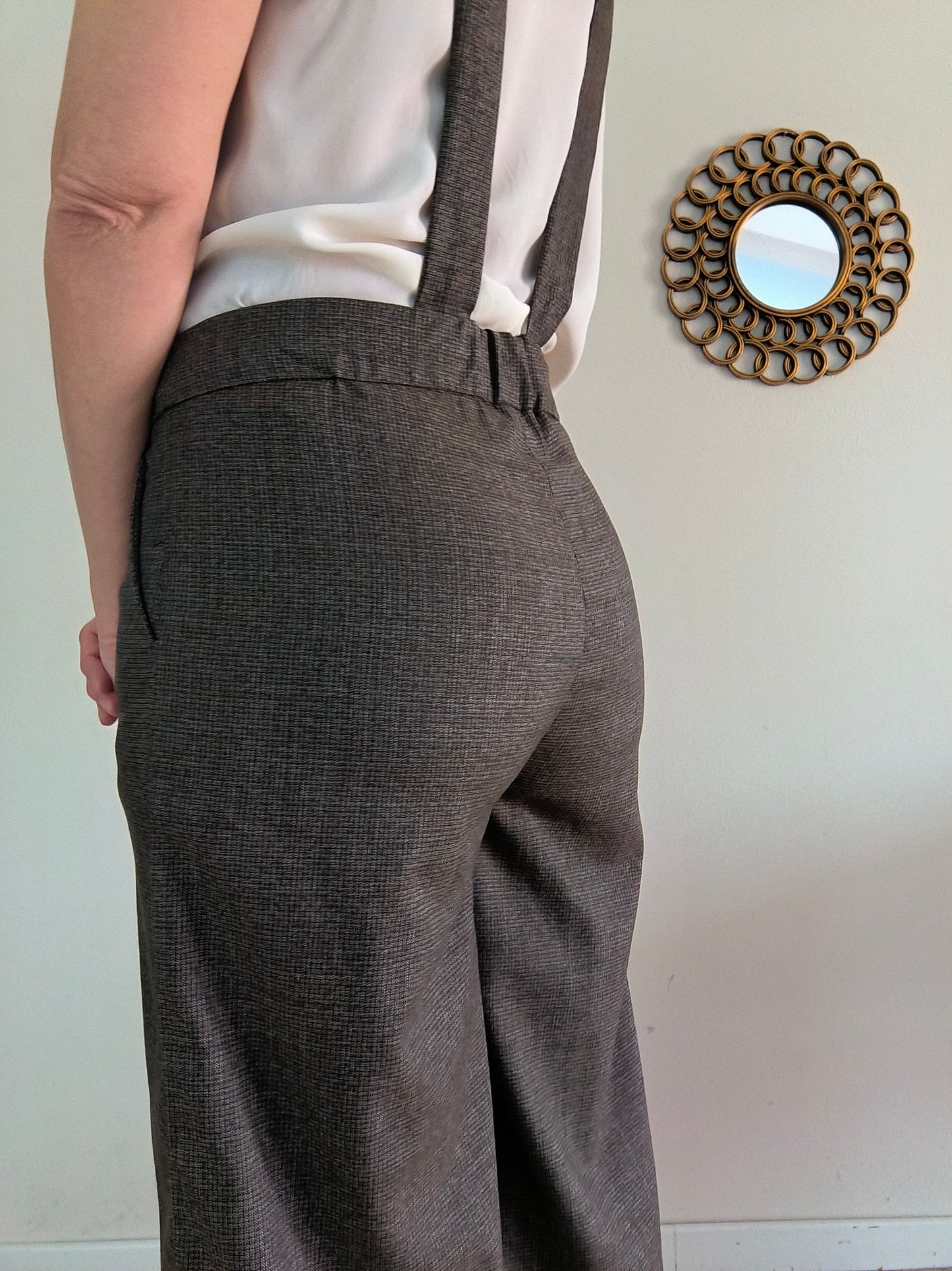 Pantalone Cropped con bretelle