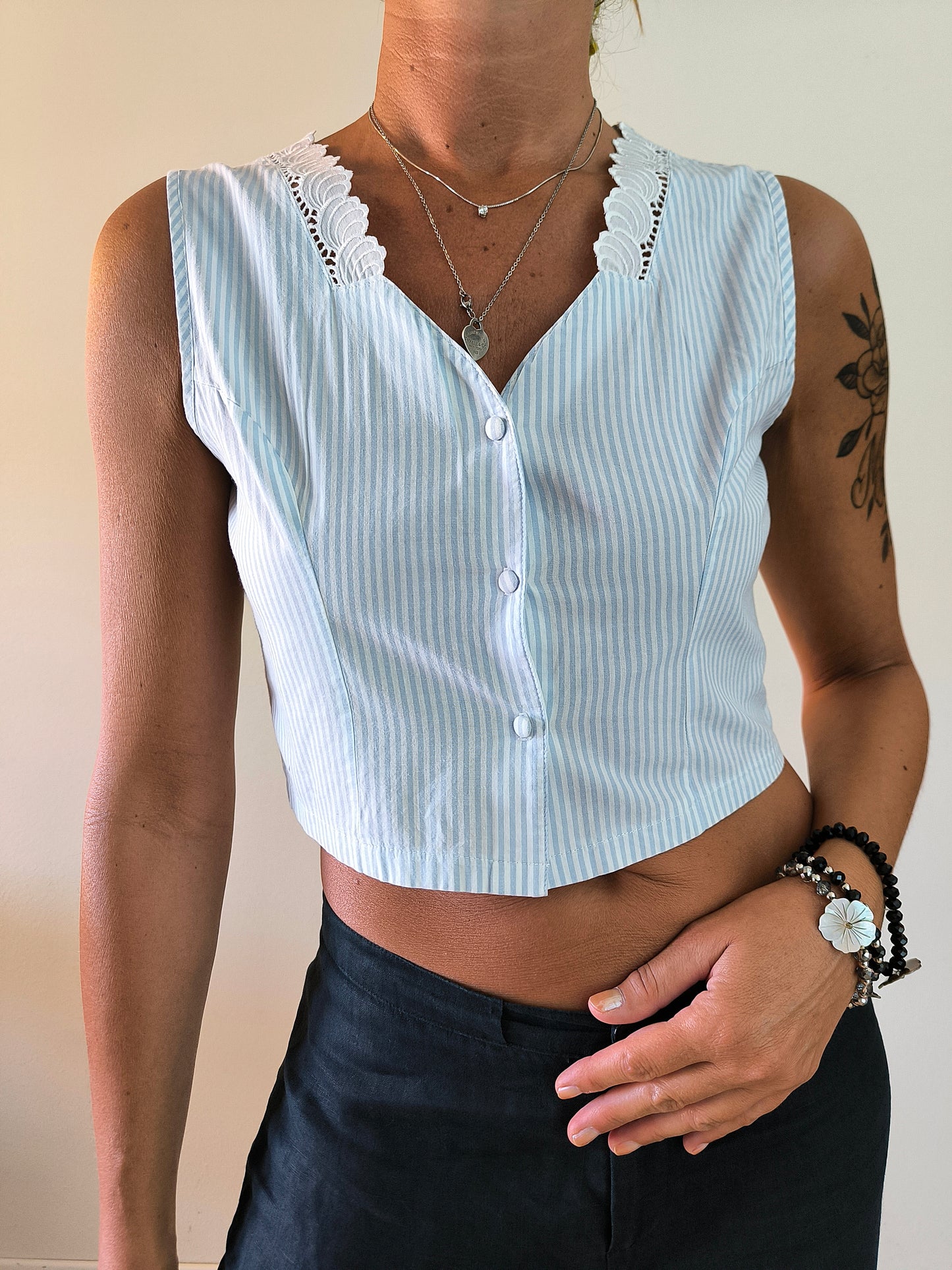 Top vintage sartoriale in cotone a righe bianco/azzurro