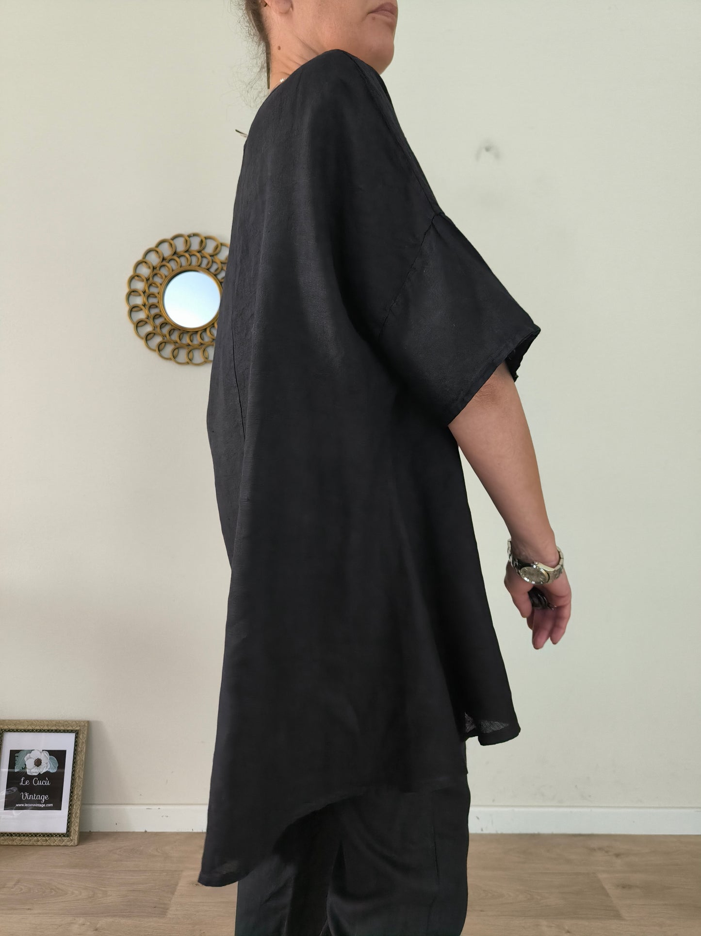 Blusa ampia in lino nero