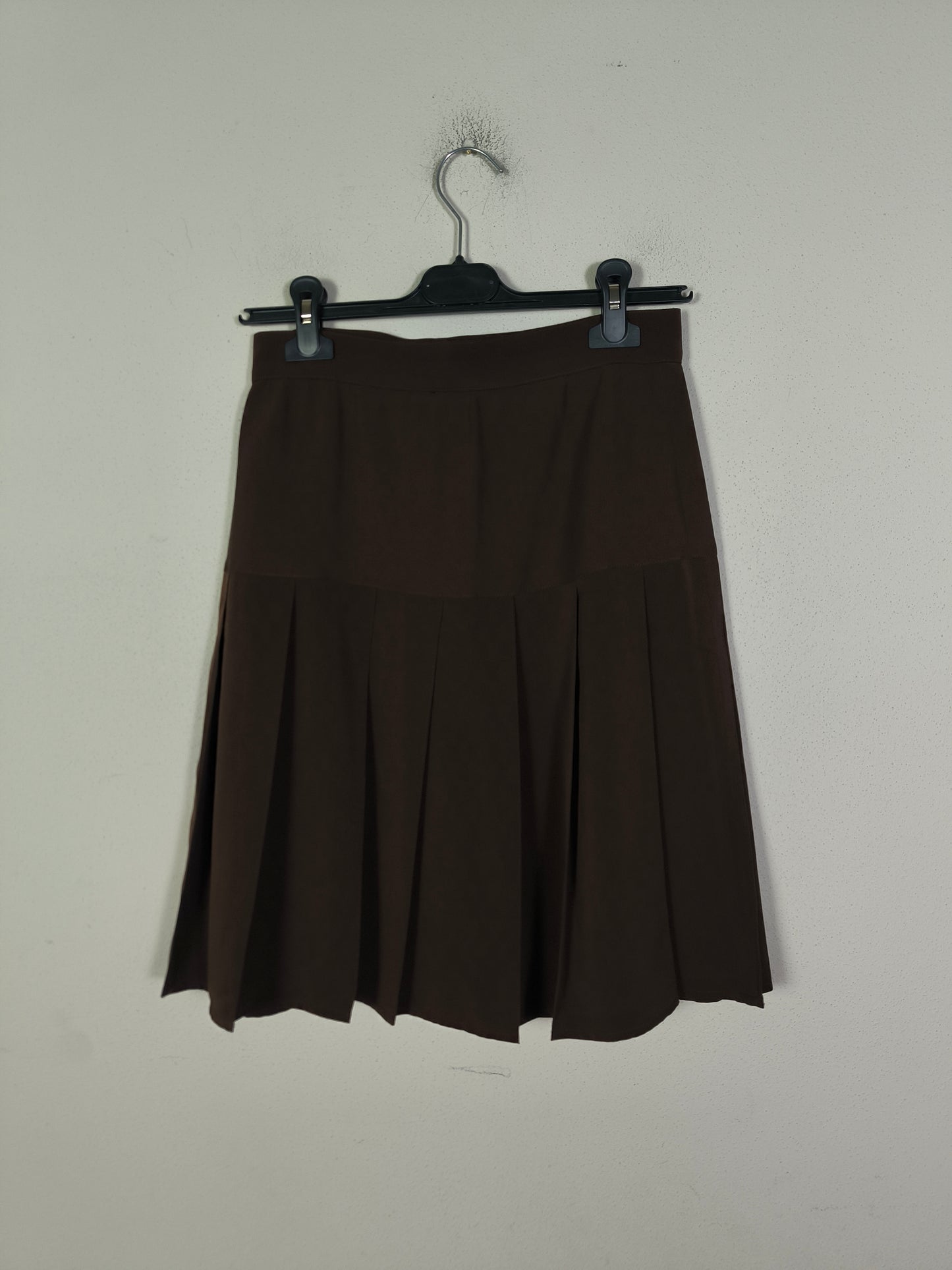 Gonnellina marrone a pieghe