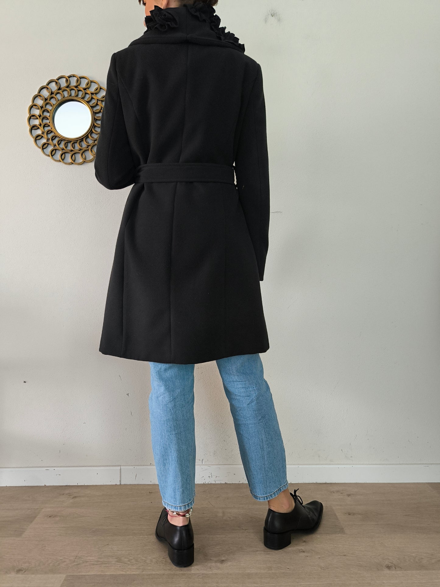 Cappotto nero con ruches