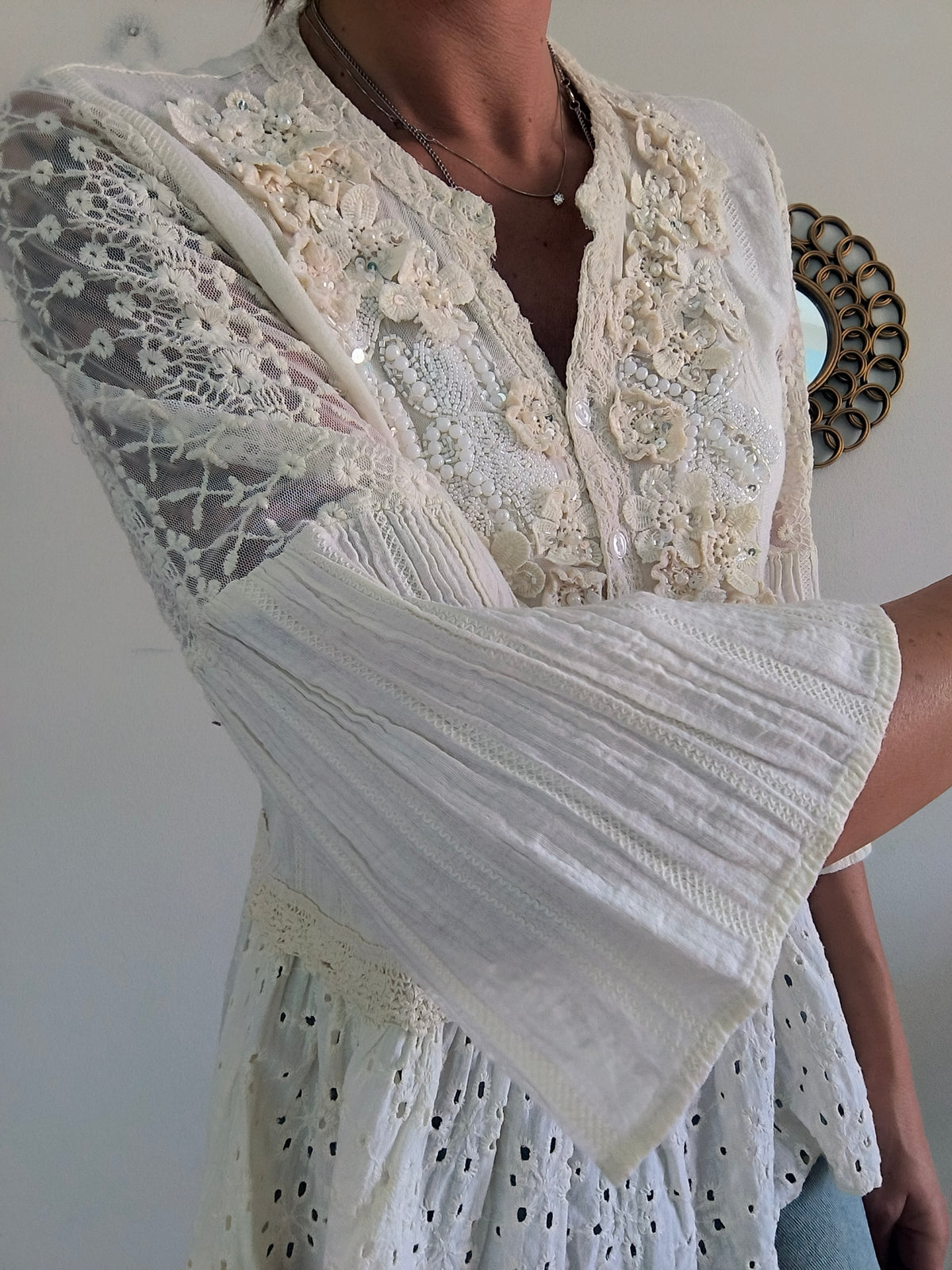 Camicia in cotone e applicazioni