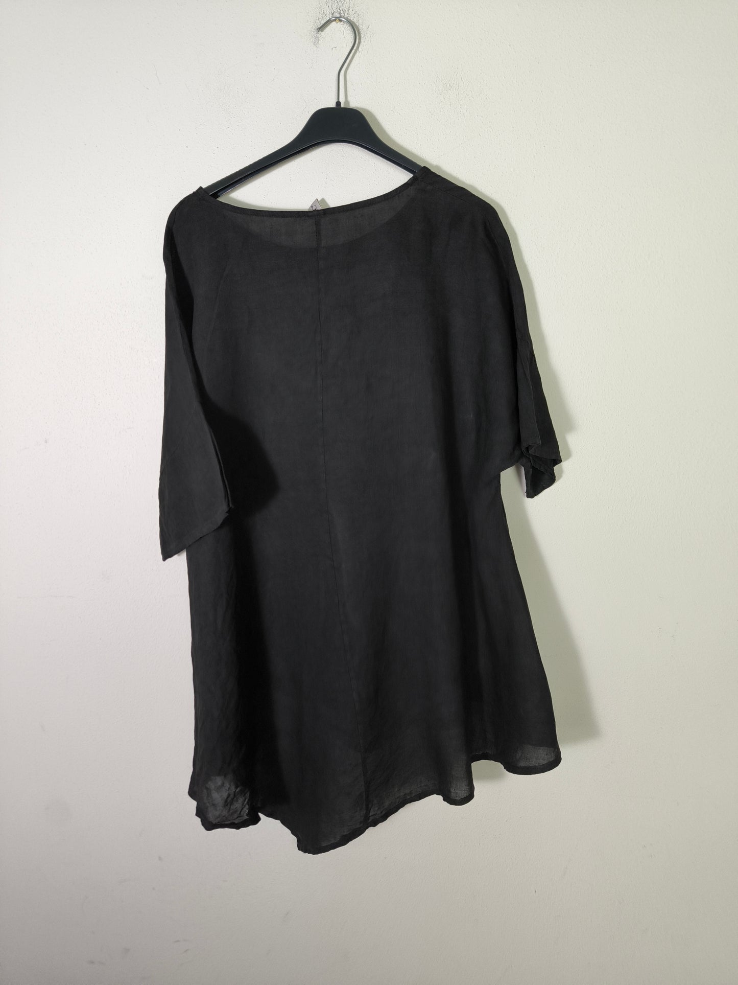 Blusa ampia in lino nero