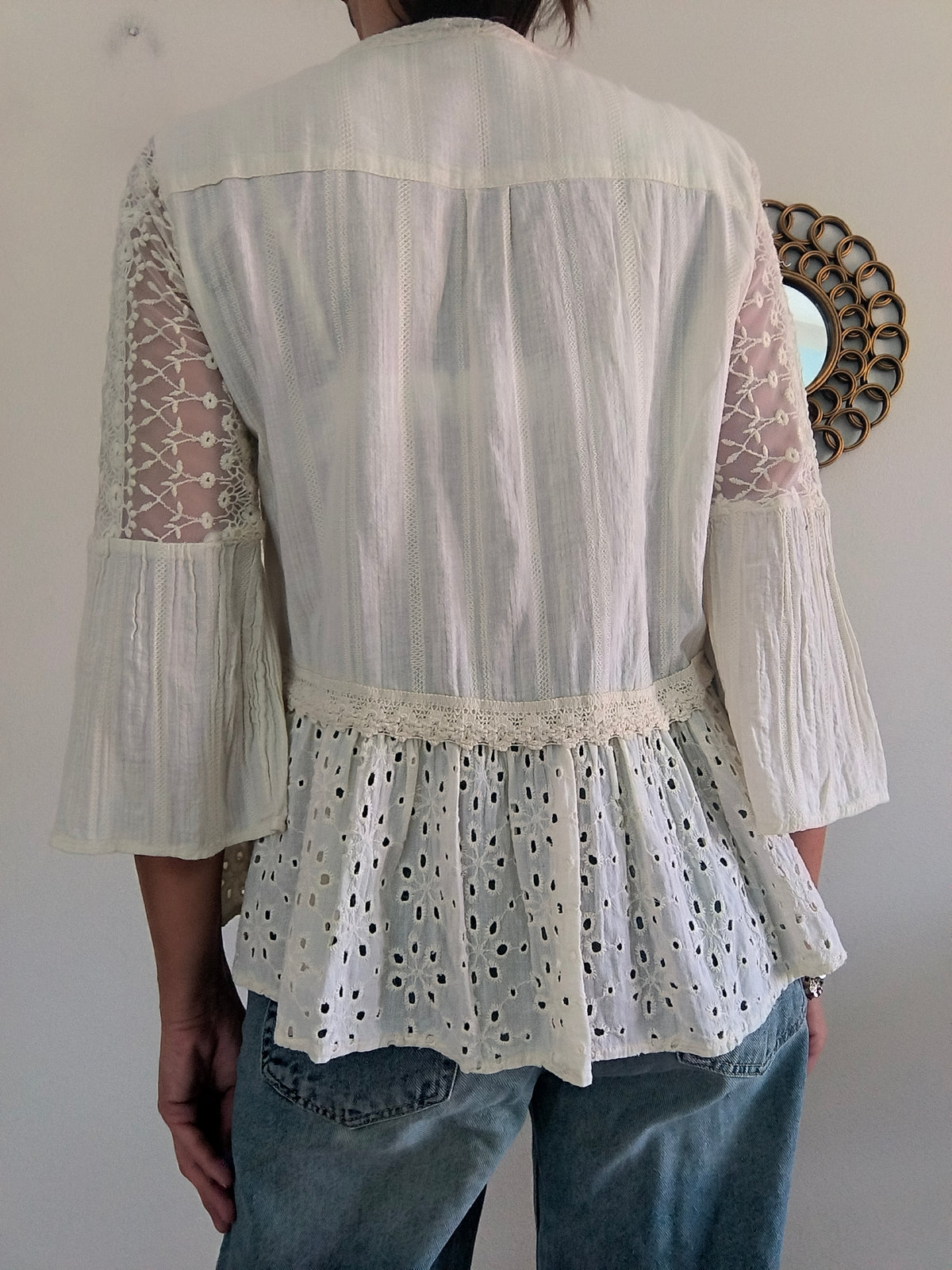 Camicia in cotone e applicazioni