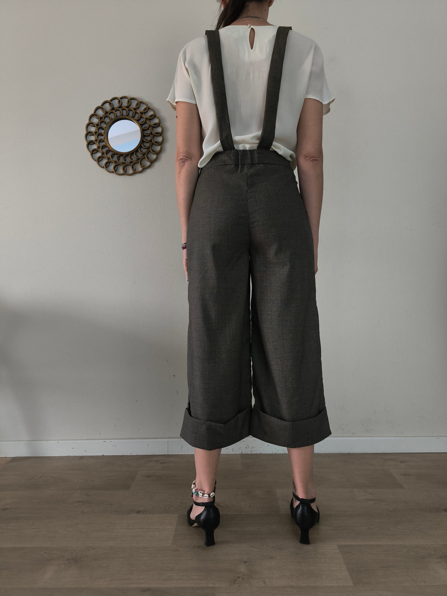 Pantalone Cropped con bretelle