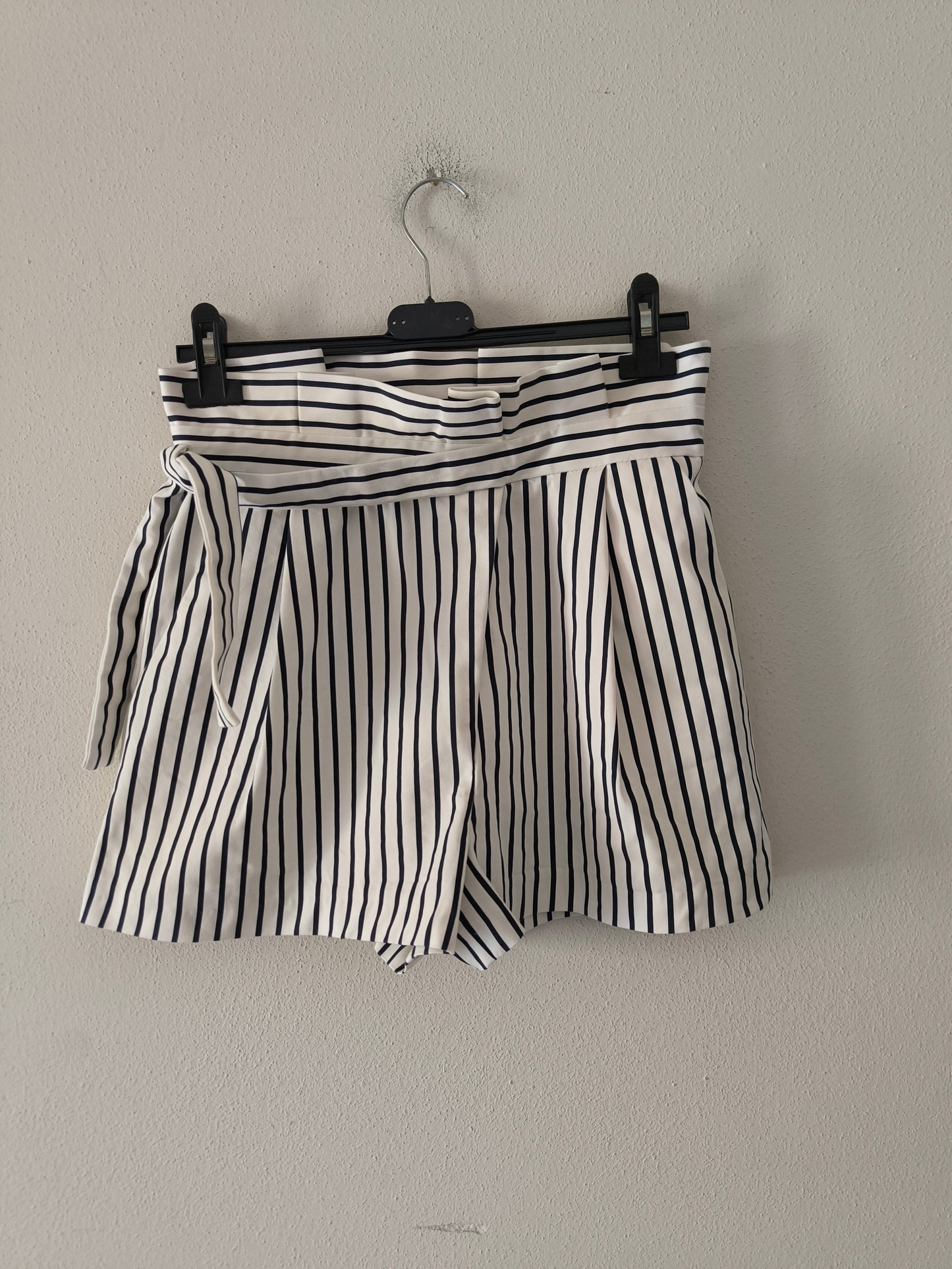 Shorts bianco a righe verticali