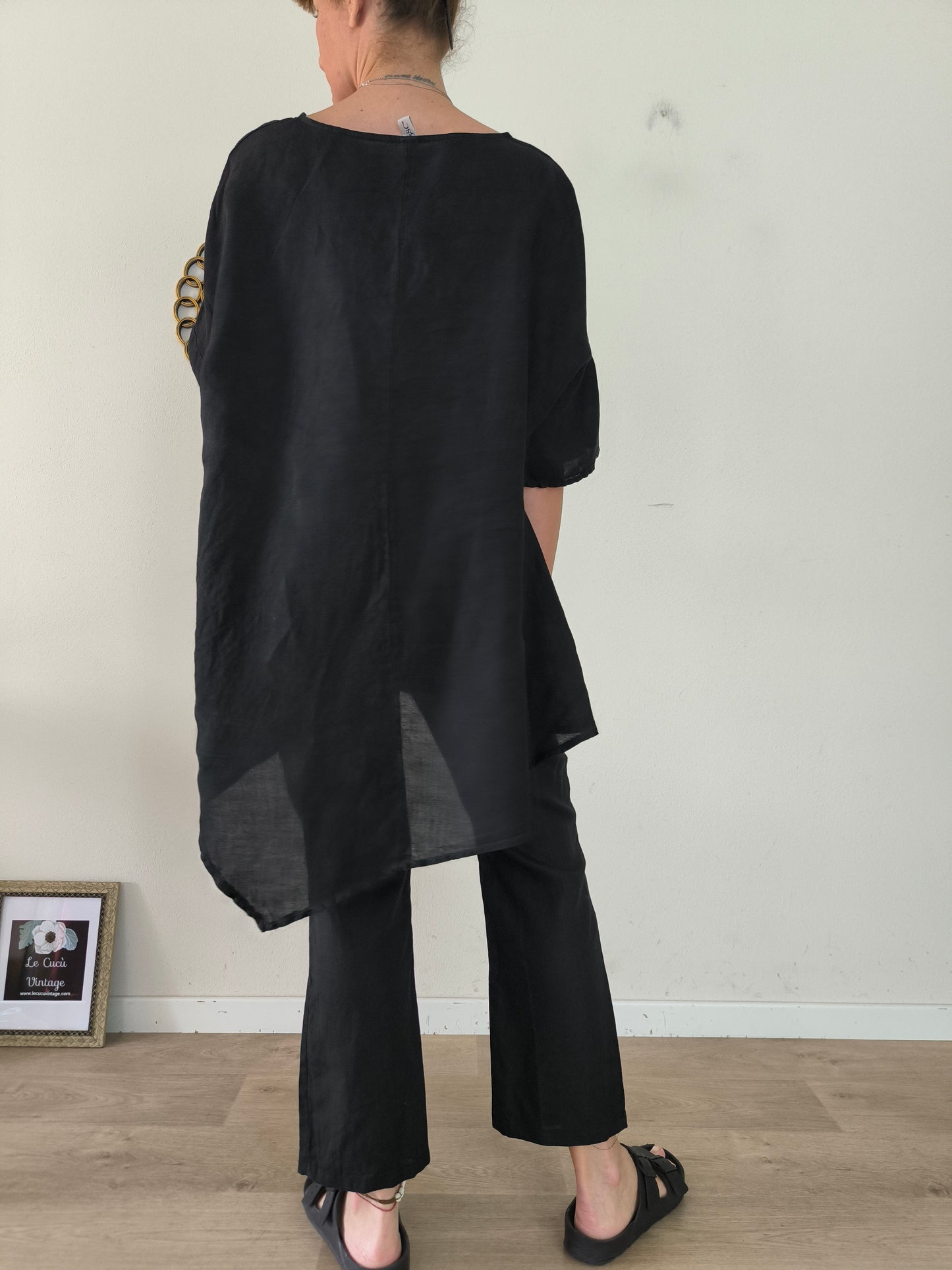 Blusa ampia in lino nero