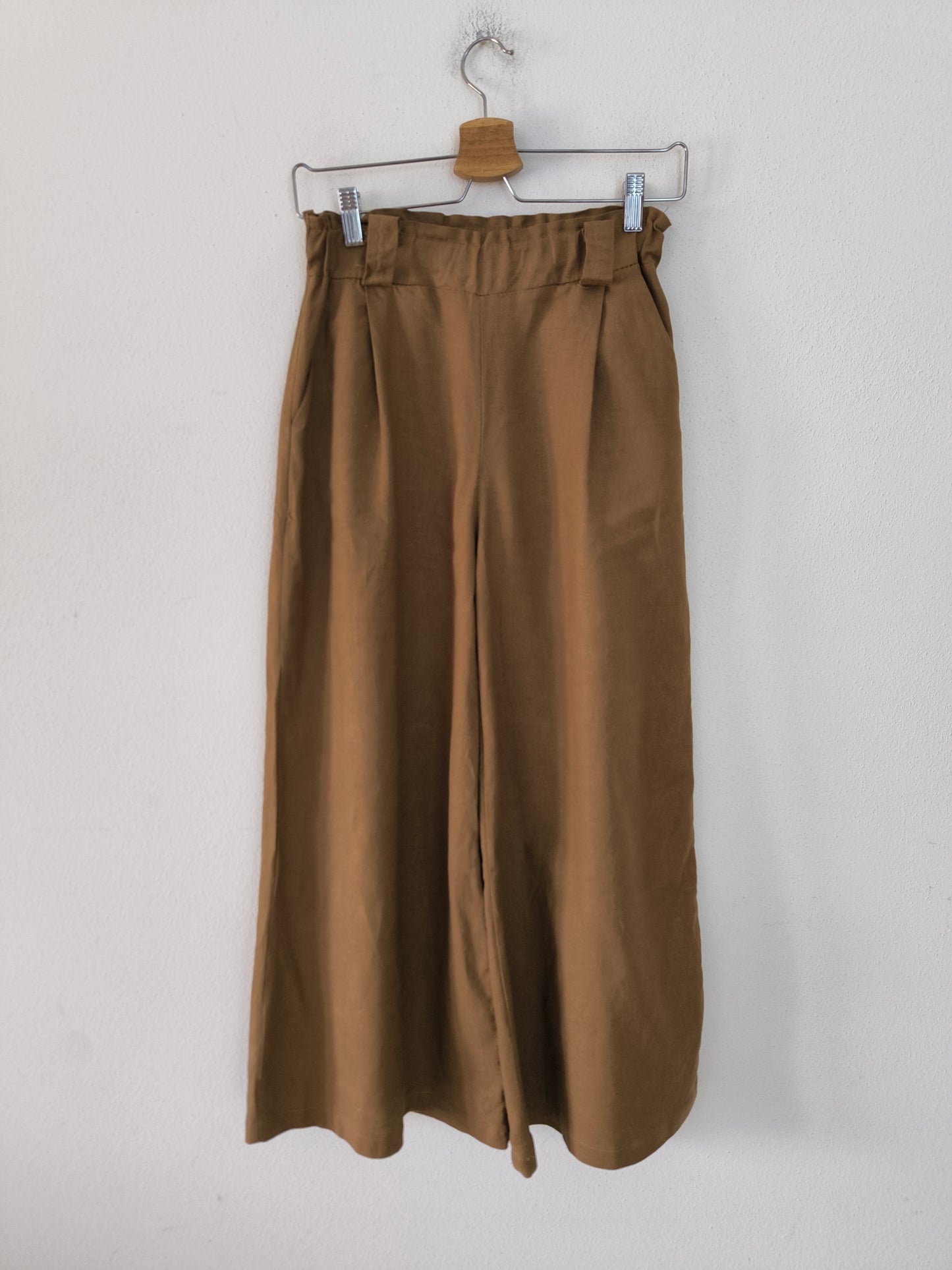 Pantalone ampio marrone in lino e viscosa