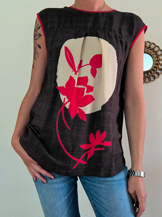 Blusa Manila Grace marrone con fantasia rossa centrale One size