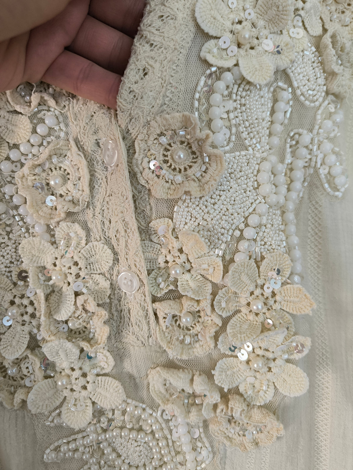 Camicia in cotone e applicazioni