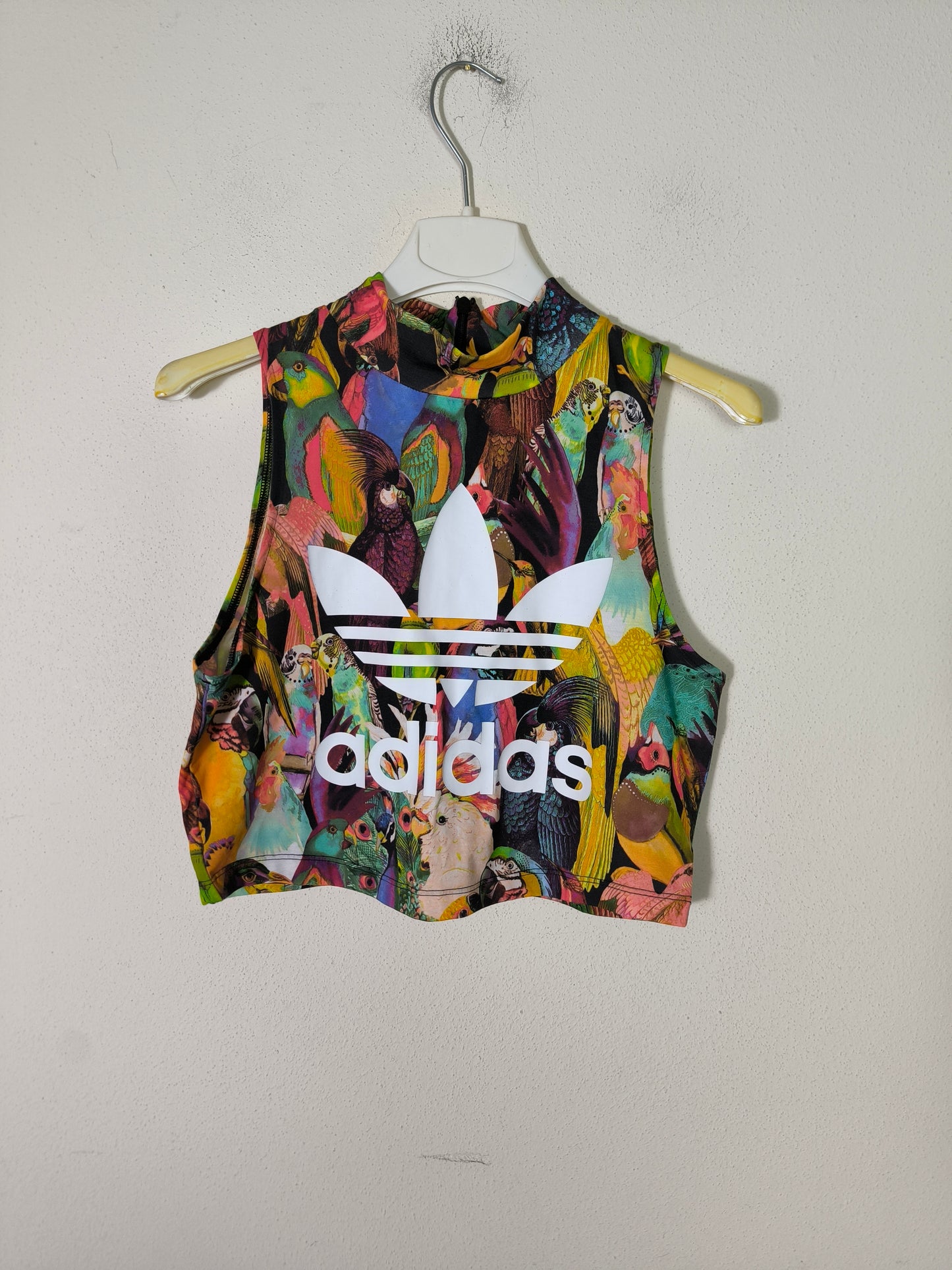 Adidas top cropped colorato con logo centrale tg M