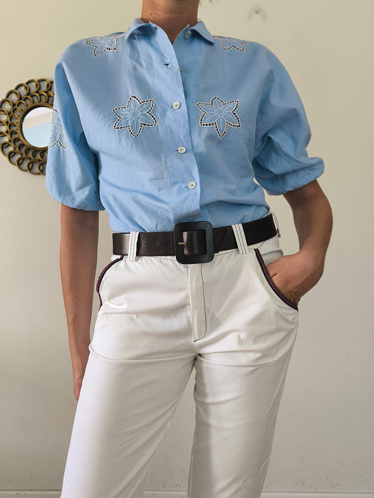 Camicetta sartoriale azzurra ricamata