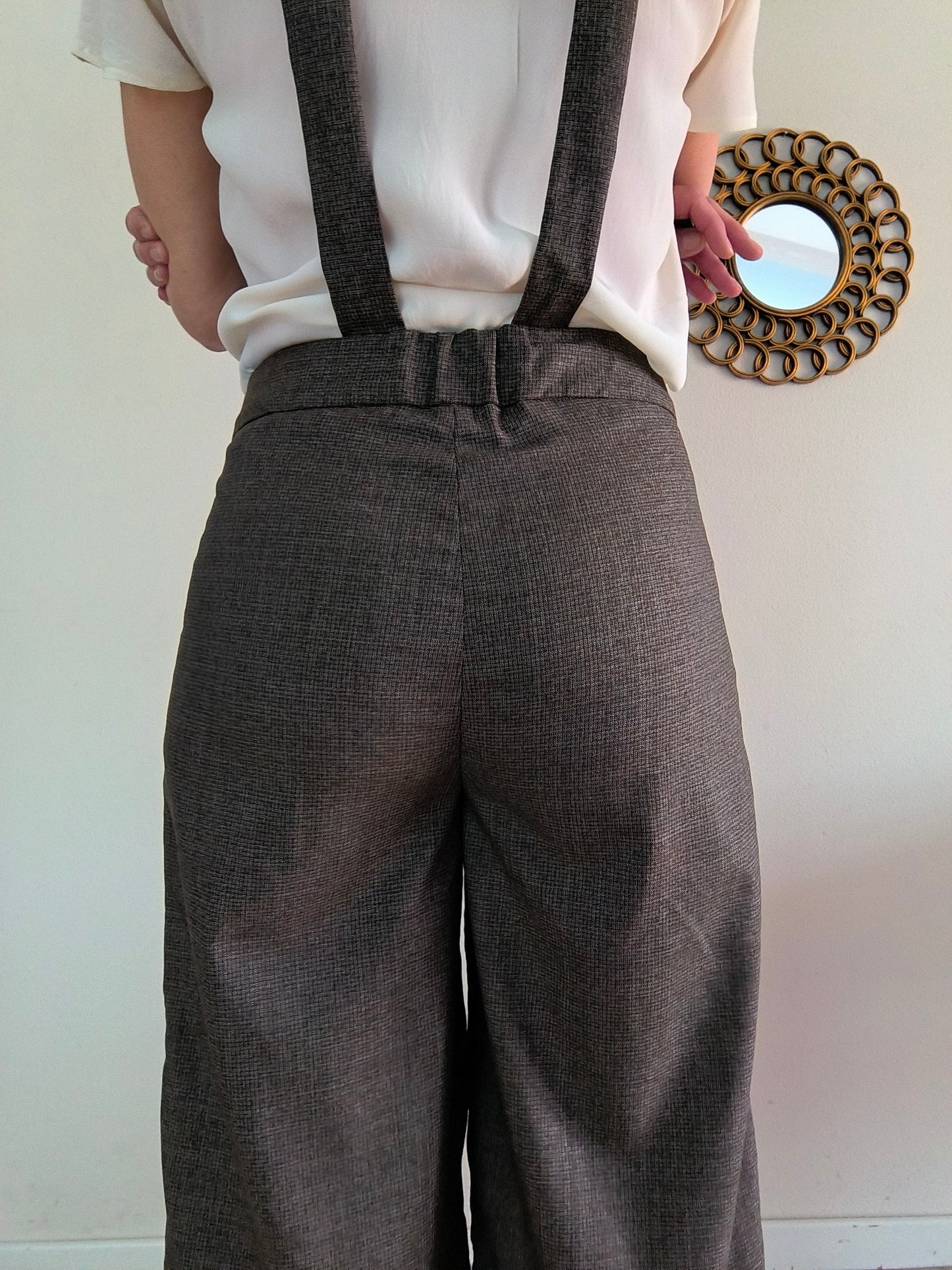 Pantalone Cropped con bretelle