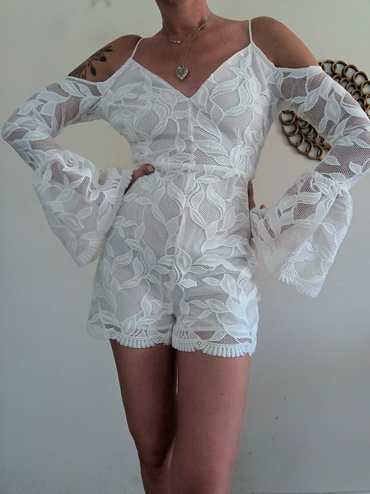 Mini jumpsuit in pizzo bianco
