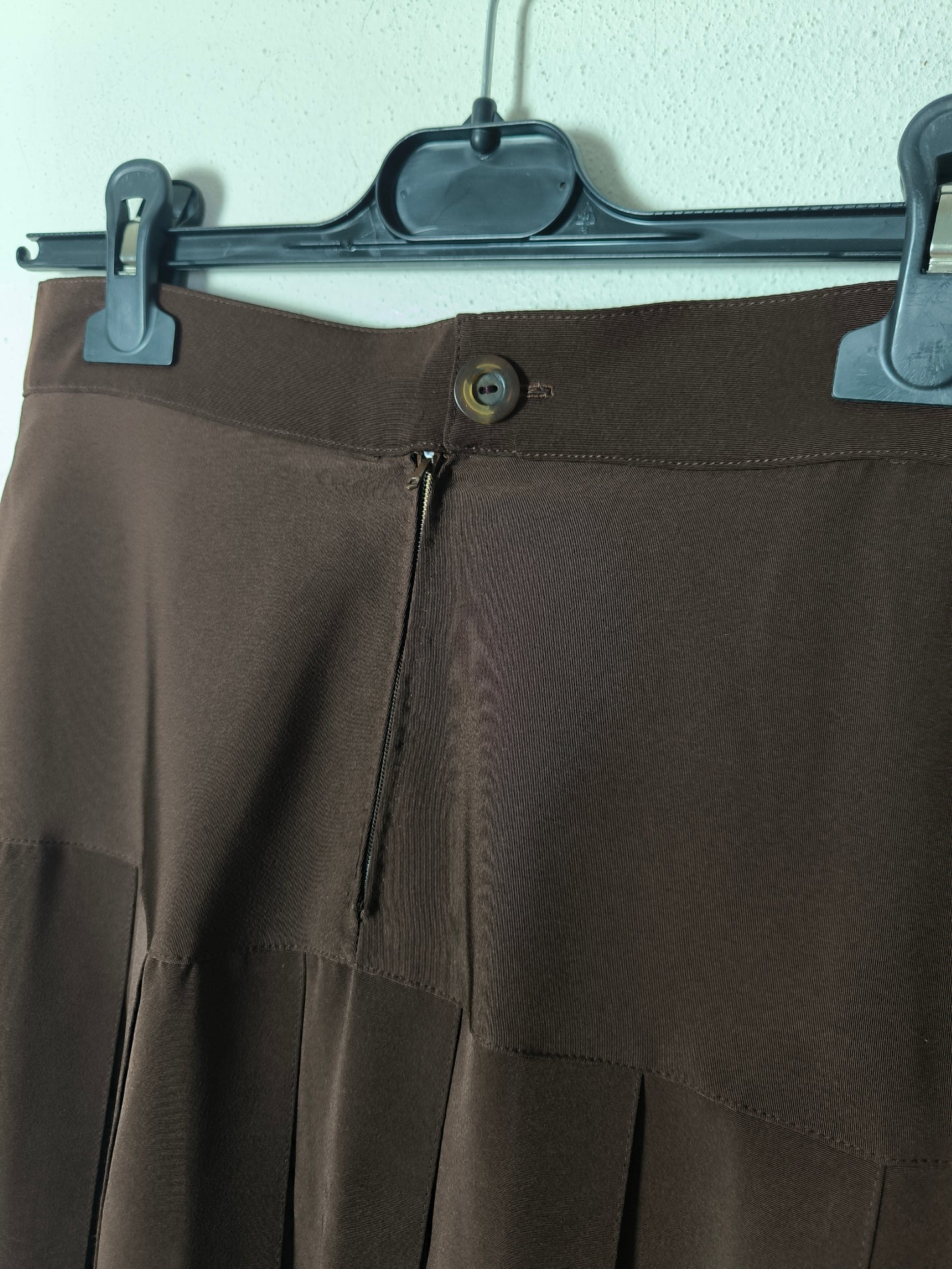 Gonnellina marrone a pieghe