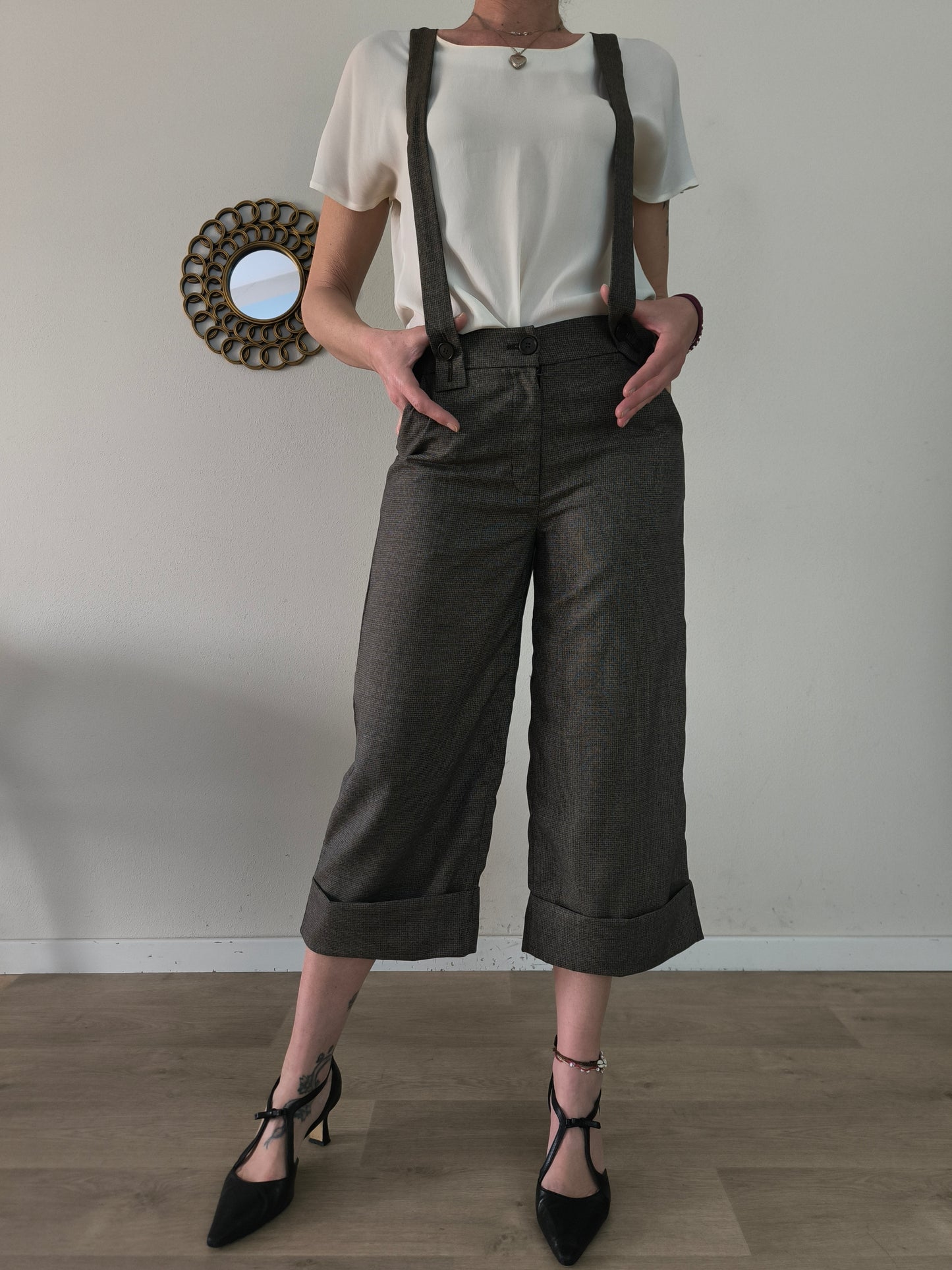Pantalone Cropped con bretelle