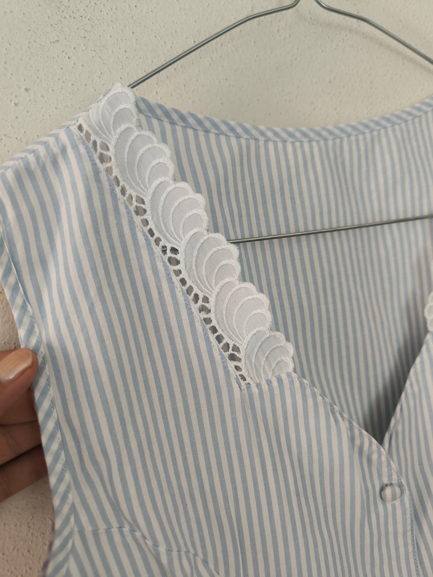 Top vintage sartoriale in cotone a righe bianco/azzurro