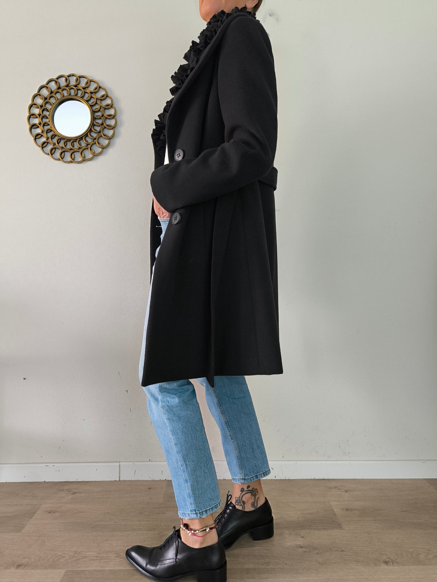 Cappotto nero con ruches