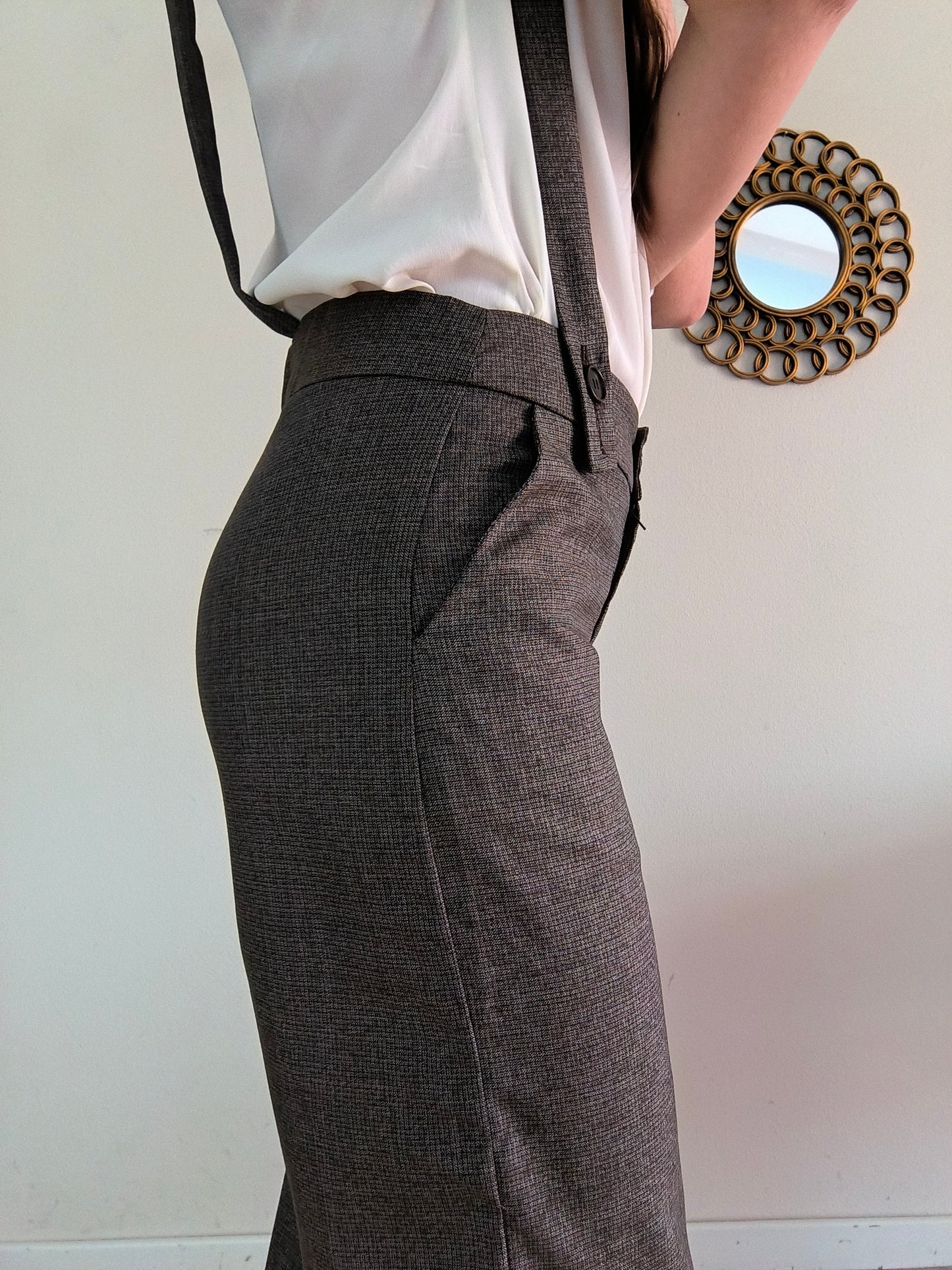 Pantalone Cropped con bretelle
