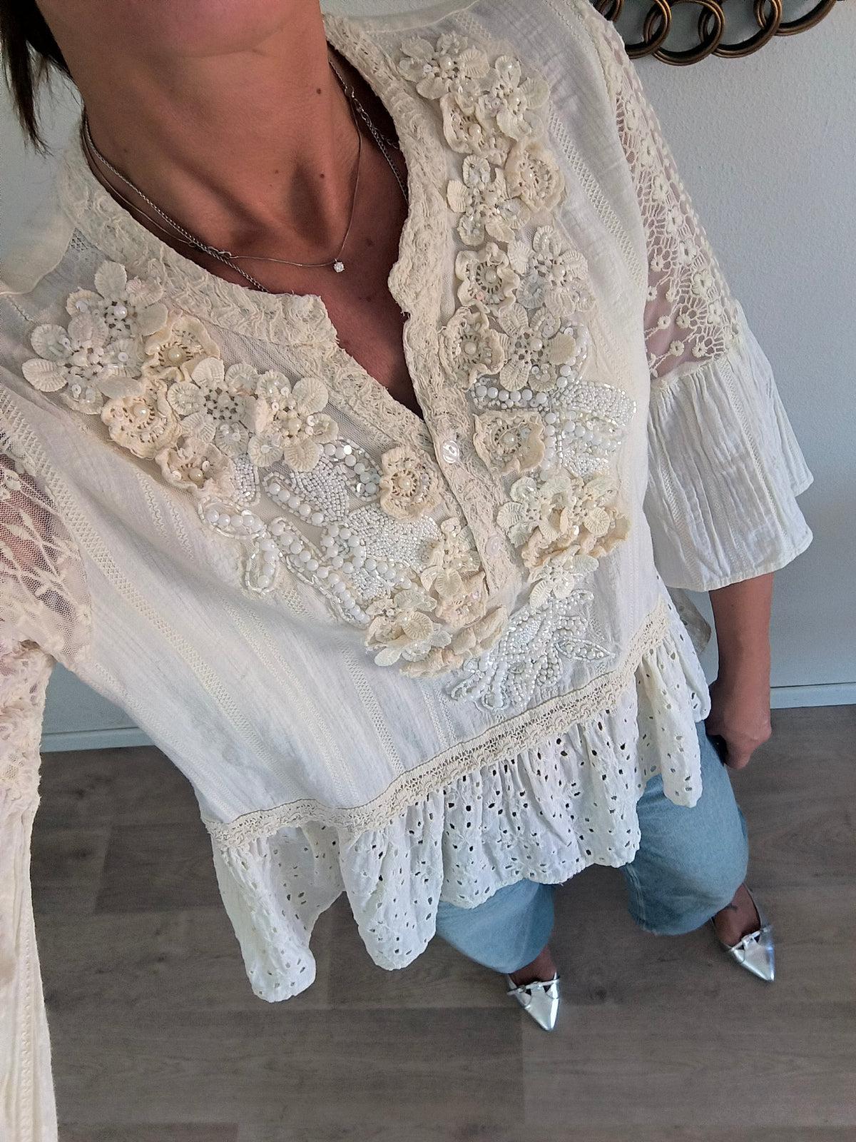 Camicia in cotone e applicazioni